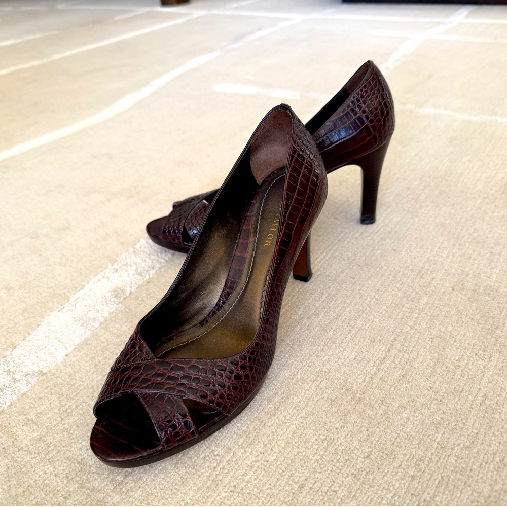Elegant Brown Peep-Toe Heels